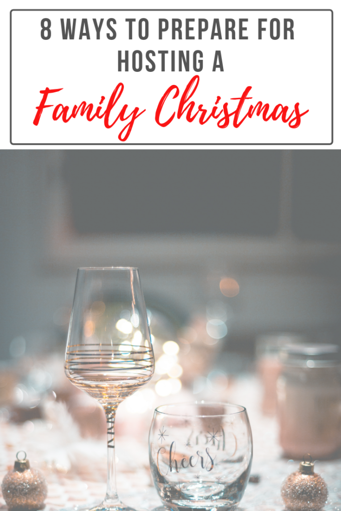 Are you feeling stressed and overwhelmed at the thought of hosting a houseful of family this Christmas? Are you feeling under pressure to please everyone? Here are some great ways to stay organized when hosting a family Christmas!