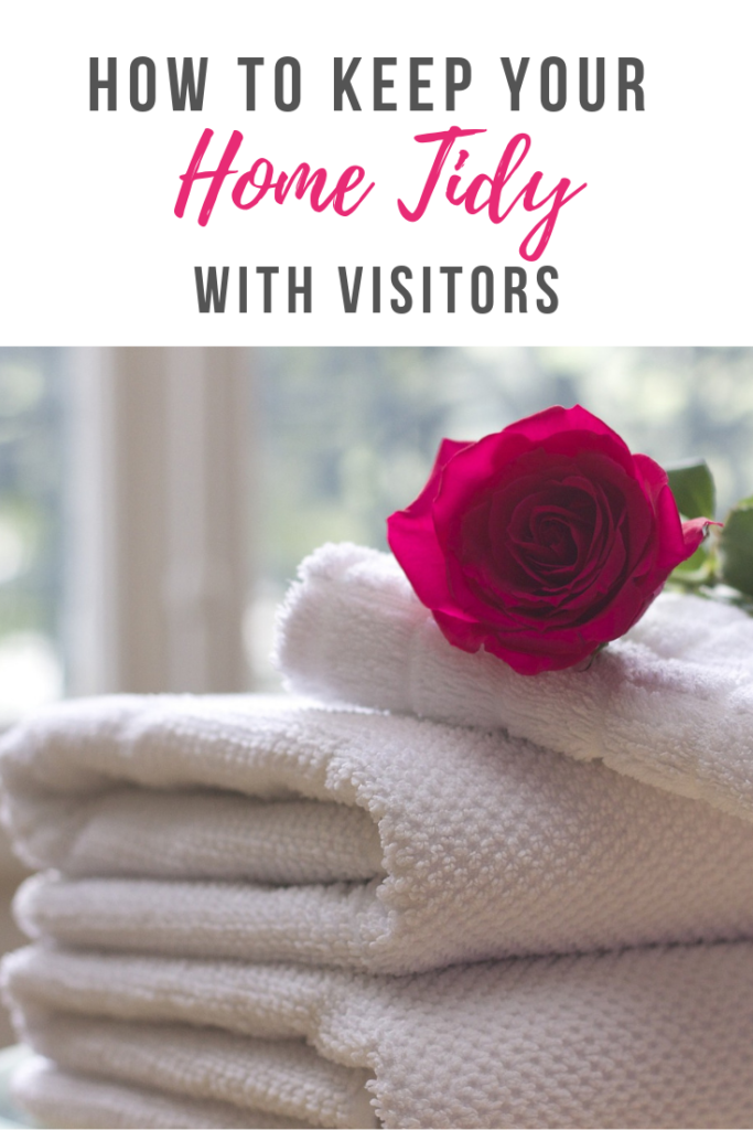 Does the thought of keeping your house clean with a houseful of guests stress you out? Read on for 22 tips on how to keep your home tidy with visitors.